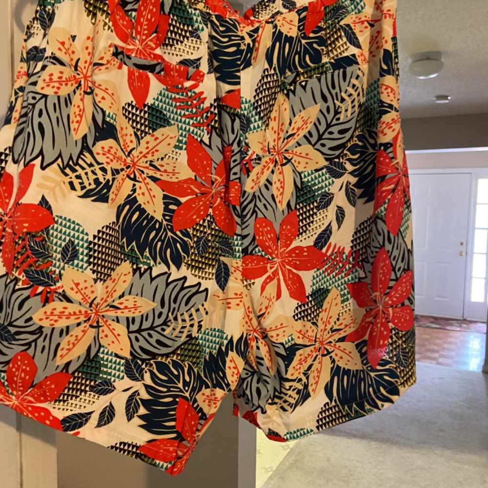 Short Set - Picture 2 of 3